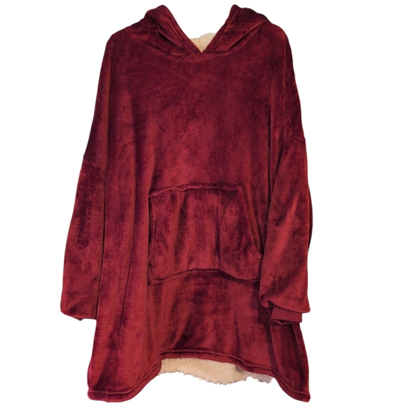 HUGGLE HOODIE Soft Plush Oversized Red And White Wearable Blanket - Picture 2 of 4
